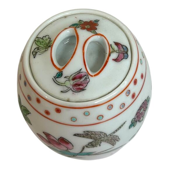 Vintage Chinese Porcelain Jar Ginger Jar with Lid Famille Rose Style Flowers - Picture 2 of 8